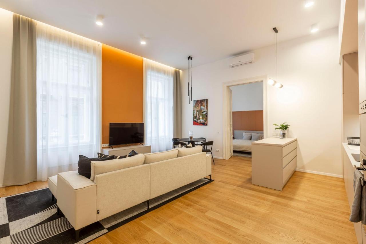 Luxurious Minimalist Residence With Sauna By Prestige Homes Budapeszt Zewnętrze zdjęcie