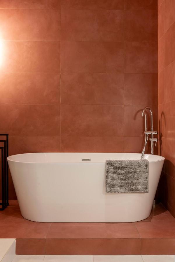 Luxurious Minimalist Residence With Sauna By Prestige Homes Budapeszt Zewnętrze zdjęcie