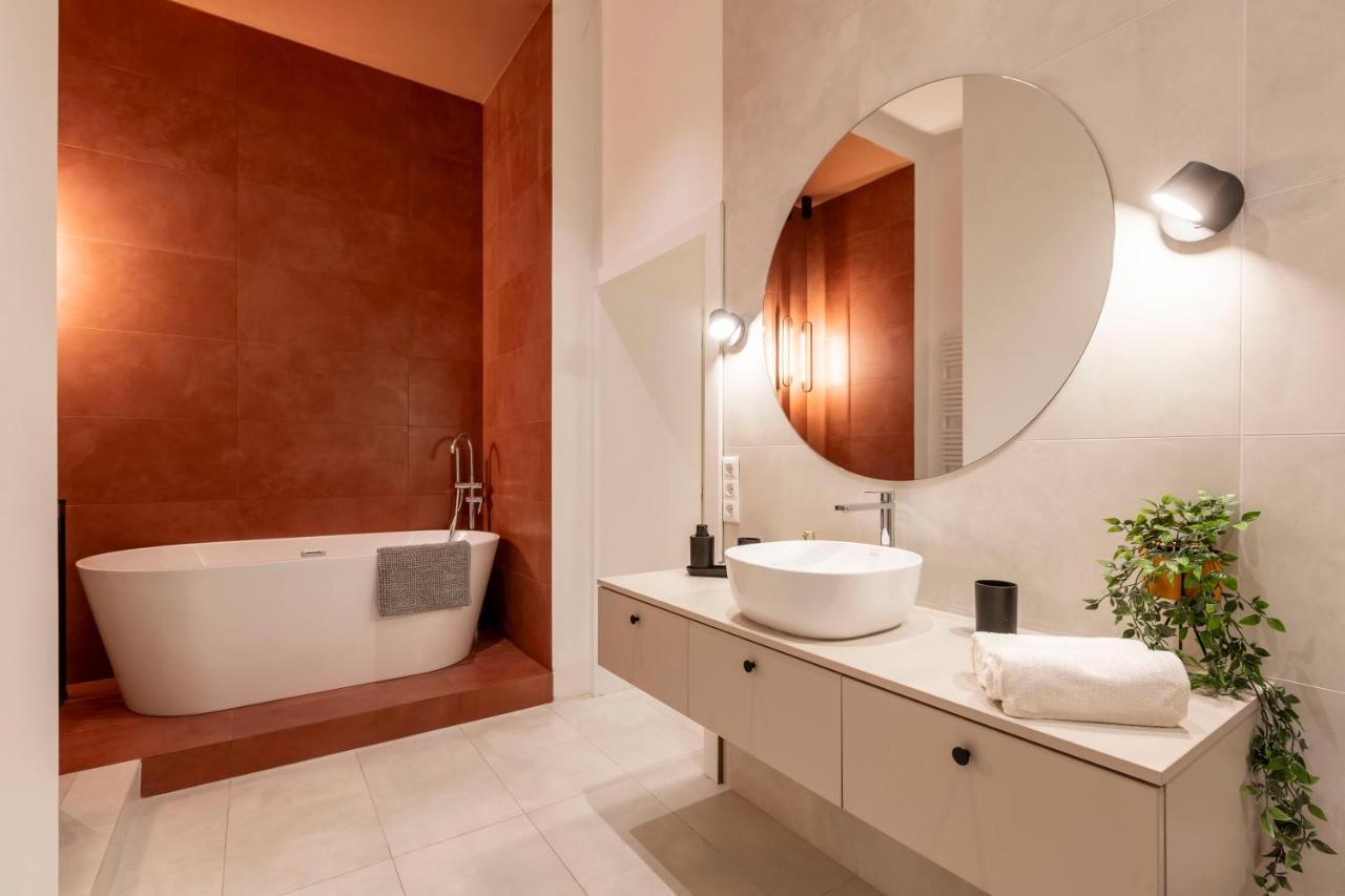 Luxurious Minimalist Residence With Sauna By Prestige Homes Budapeszt Zewnętrze zdjęcie